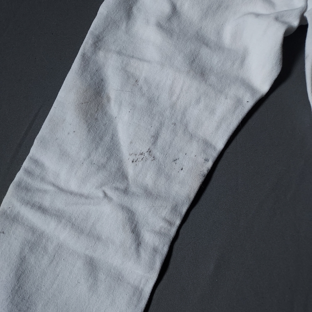 White jeans with distressed legs. Men's 32" x 30" - Picture 10 of 10